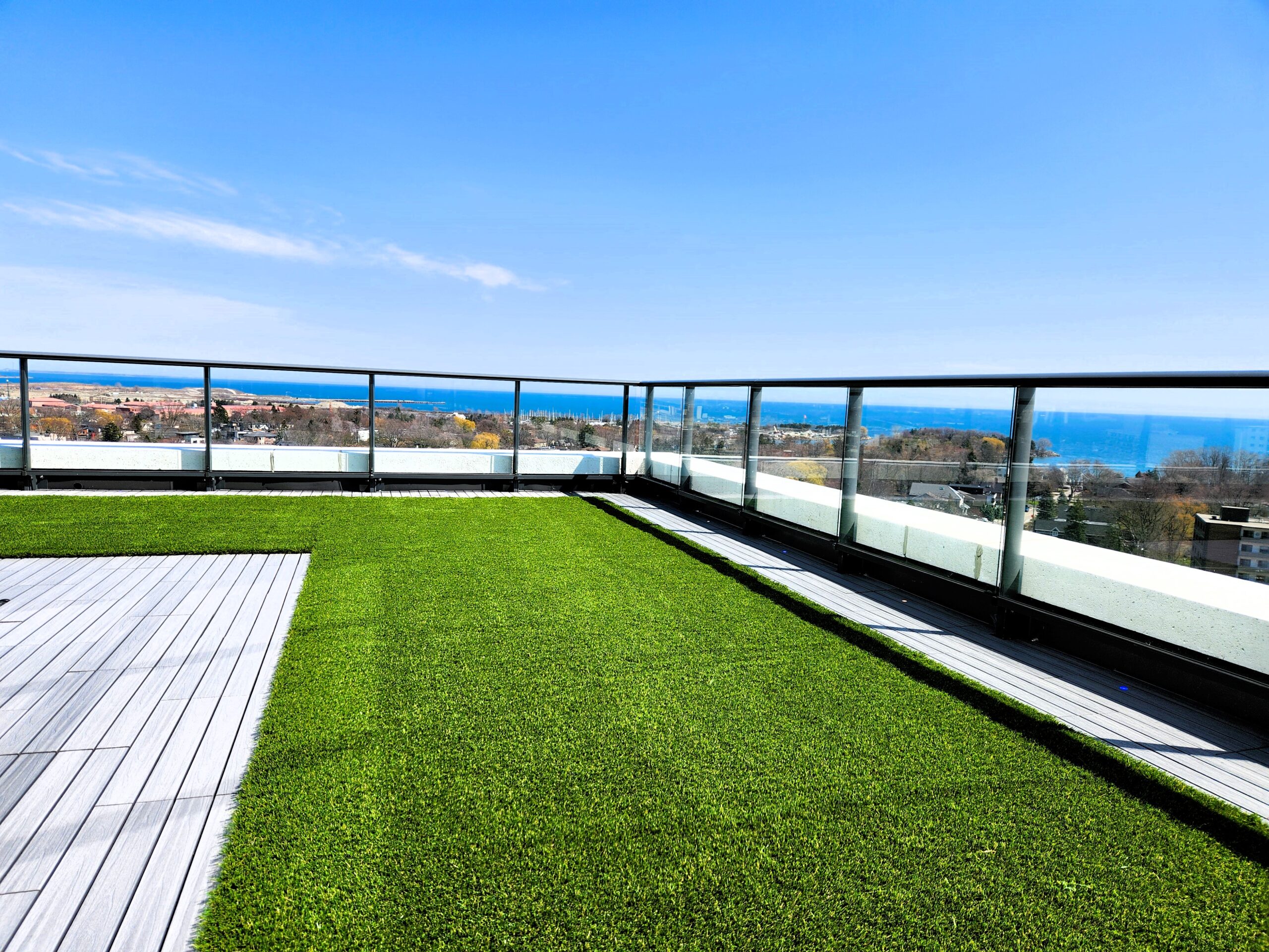 5 Advantages of Artificial Grass for Condo Balconies